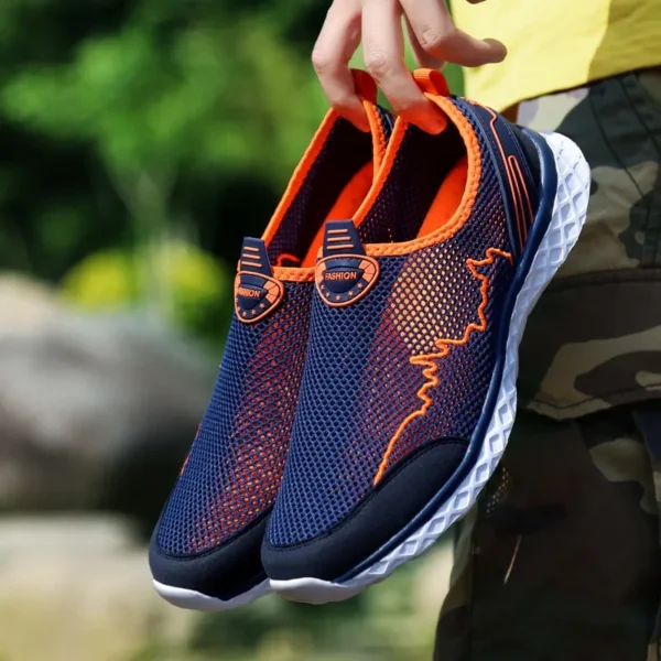 Colour change shoes with heat, water