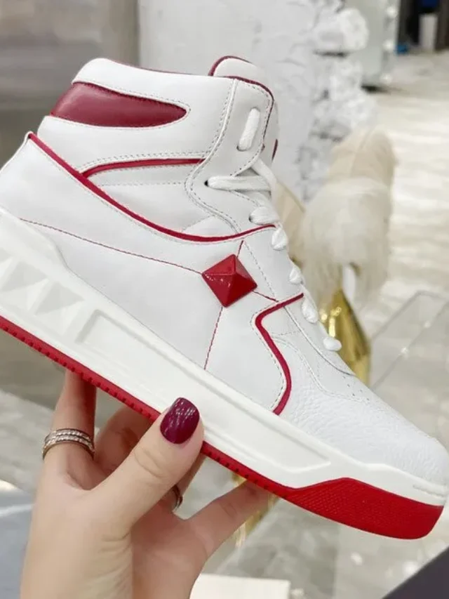 Free sneakers shoes lefthander day special in india 2022.